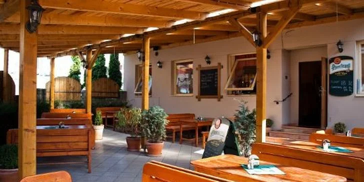 Masová hostina – tataráček a kuřecí stehenní špalíky