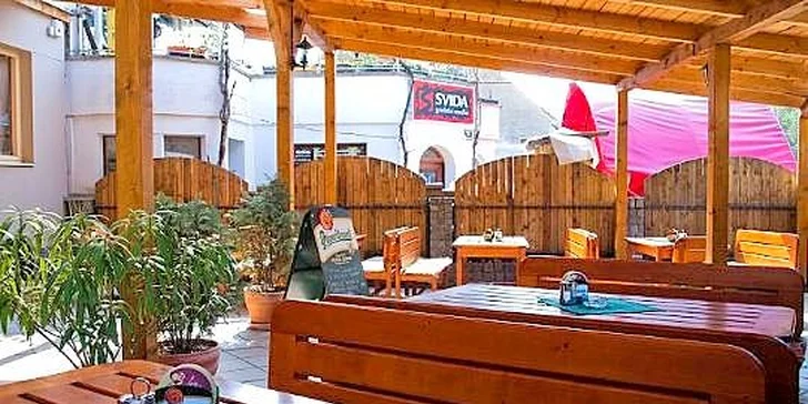 Masová hostina – tataráček a kuřecí stehenní špalíky