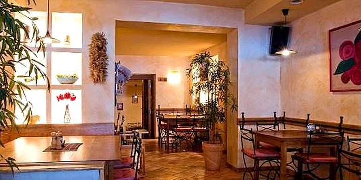Masová hostina – tataráček a kuřecí stehenní špalíky