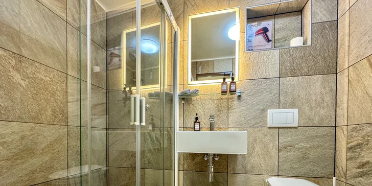 Samozřejmostí je vlastní koupelna a WC.