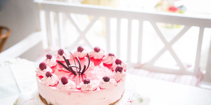 Pozdrav ze Světa dortů: Valentýnské stracciatellové srdce nebo višňový fešák