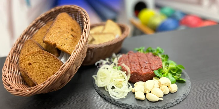 Tak si pro ni zajděte do restaurace Horní Dvůr, která se nachází nedaleko Ostravy – v malebné vesnici Jistebník.