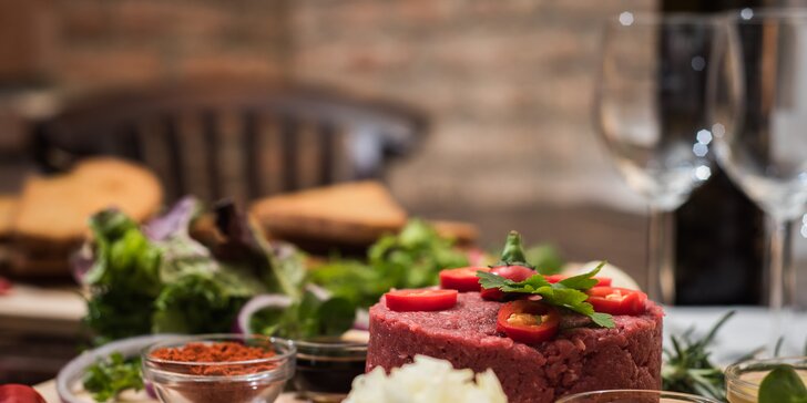 Dejte si biftek z lososa či z hovězího v restauraci specializované na tataráky