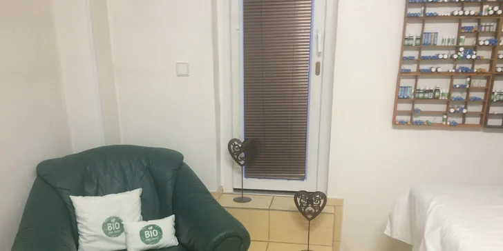 Kompletní kosmetické ošetření vč. masáže zad