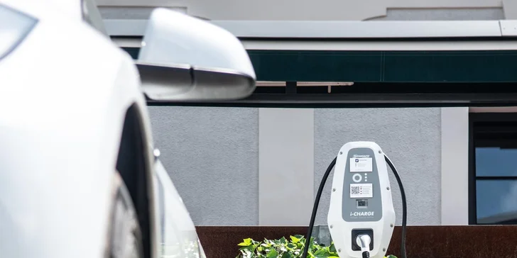 U hotelu naleznete i nabíjecí stanici (výkon: 22,000 kW, typ: TYPE2, AC3 / 32A / 400V).