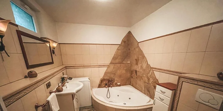 I koupelny jsou úžasné. Relaxuje se tu báječně (na fotce apartmán s krbem). 