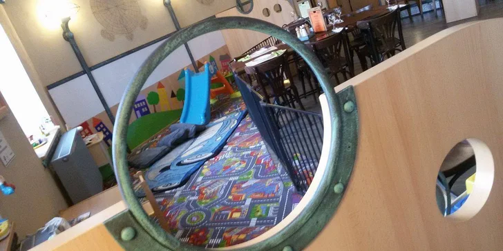 Víkendový rodinný oběd ve Vzducholodi Plaudit s dětským koutkem
