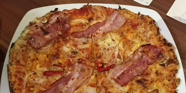 S partou za zábavou: hodina bowlingu a pizza dle výběru k tomu