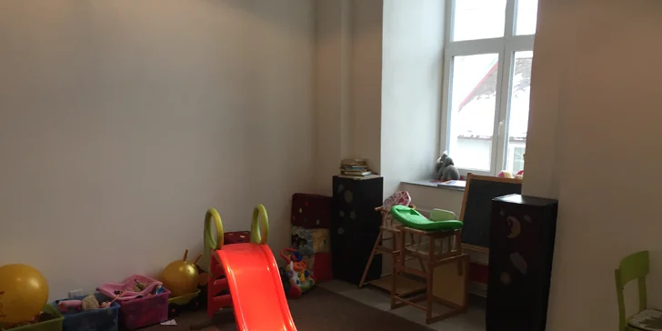 Anglická snídaně s nápojem pro 1 či 2 podávaná v kavárně s chráněnou dílnou