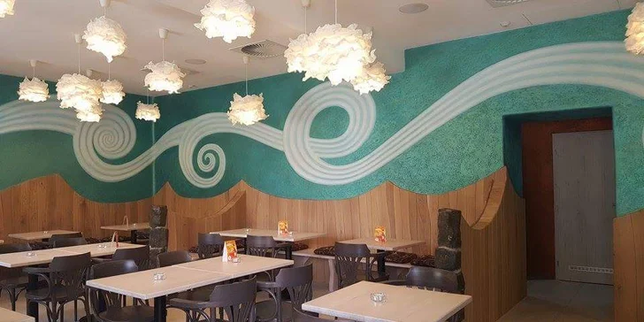Sladká flambovaná nebo slaná palačinka se zeleninou a k tomu limonáda nebo čaj