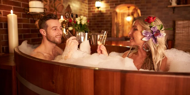 Pivní lázně pro dva: koupel, cedrová sauna, neomezené popíjení piva