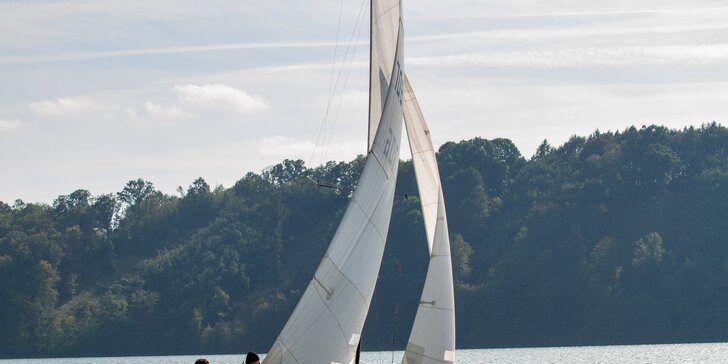 Chyťte vítr do plachet: 2 hodiny sportovního jachtingu na Vranovské přehradě