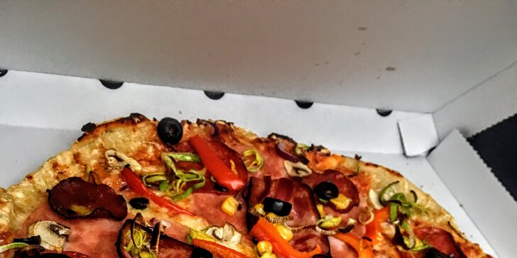 Do 90 minut hodujete: 2 křupavé pizzy dle výběru, které vám doručí až domů