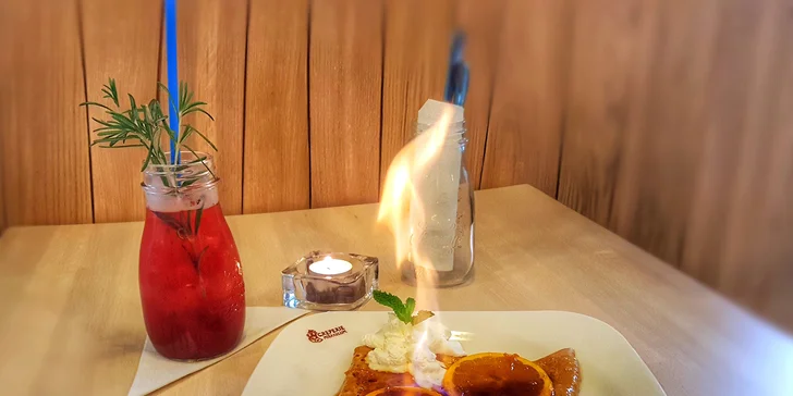 Sladká flambovaná nebo slaná palačinka se zeleninou a k tomu limonáda nebo čaj