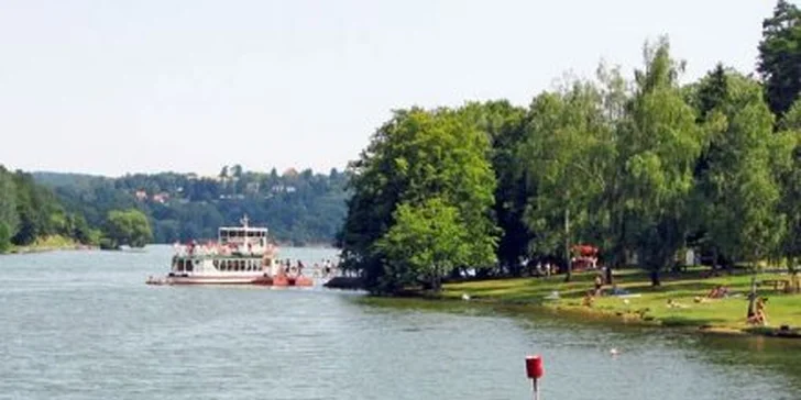 480 Kč za ubytování na 1 noc v hotelu Rakovec přímo u brněnské přehrady. Udělejte si výlet do Brna nebo si zpříjemněte služební cestu.