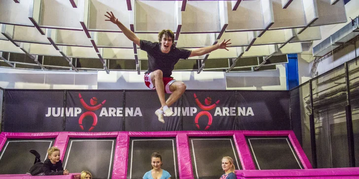 Jump Arena Zličín: hodina zábavy na trampolínách a nafukovacích atrakcích