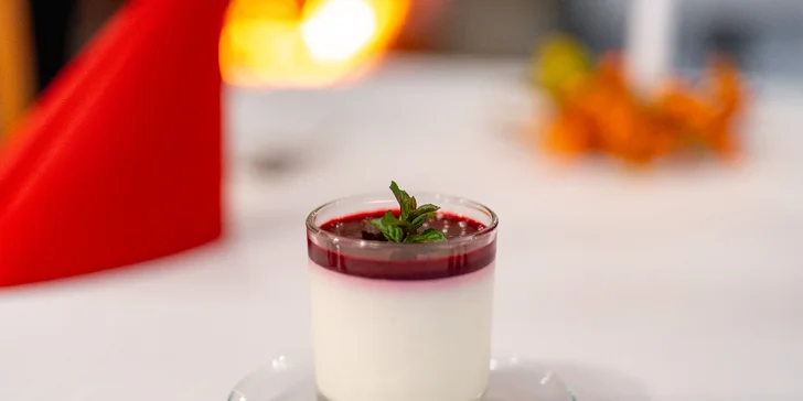 Jako dezert bude připravená panna cotta a malinový mousse.