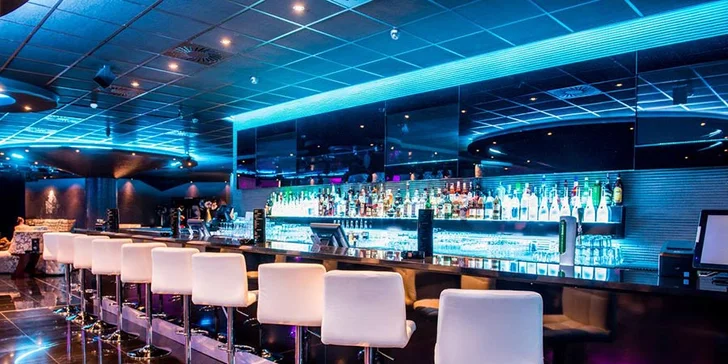 Posezení s delikatesami a výhledem na Prahu: Tapas menu a 2 drinky