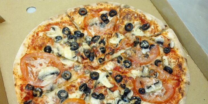 Sestavte si svoji pizzu: jakýkoli základ, okraje i ingredience + rozvoz