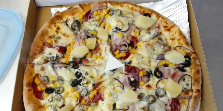 Sestavte si svoji pizzu: jakýkoli základ, okraje i ingredience + rozvoz