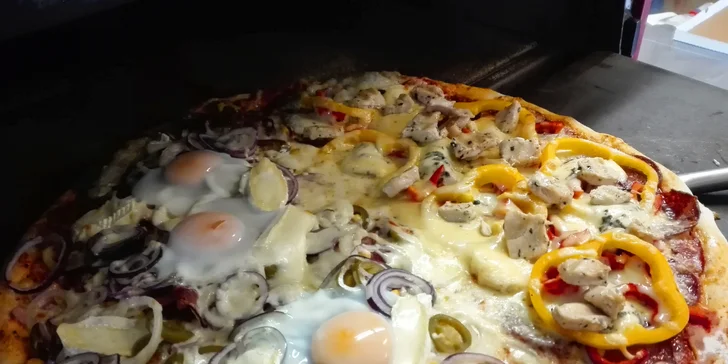 Sestavte si svoji pizzu: jakýkoli základ, okraje i ingredience + rozvoz
