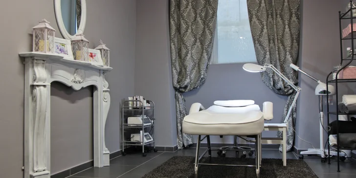Krásná i bez líčidel: Konzultace a permanentní make-up obočí v luxusním salonu