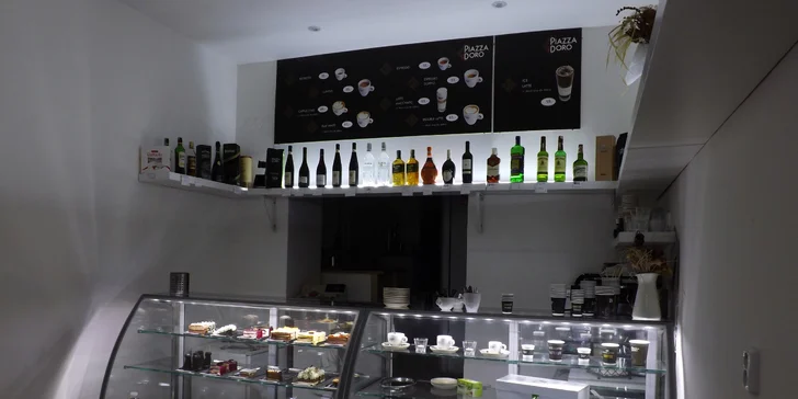 Káva a libovolný zákusek z denní nabídky: zabaleno pro odnos s sebou