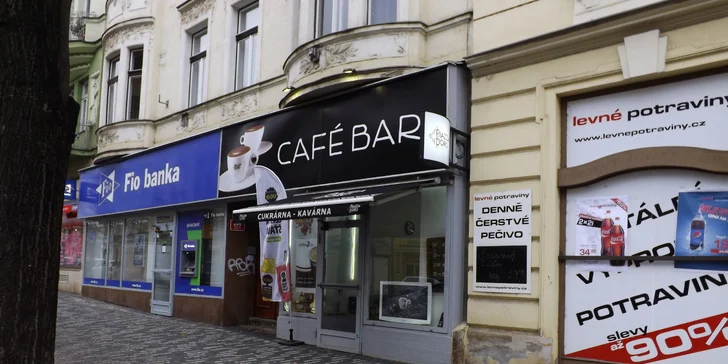 Káva a libovolný zákusek z denní nabídky: zabaleno pro odnos s sebou