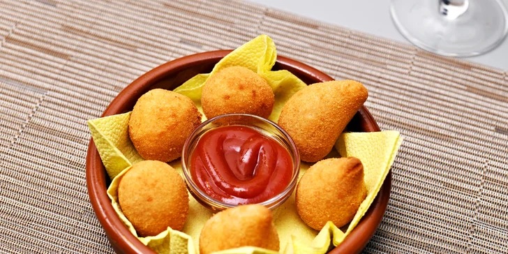 Využít ho můžete na jídlo i nápoje, stačí se jen podívat do jídelního lístku a něco si objednat.