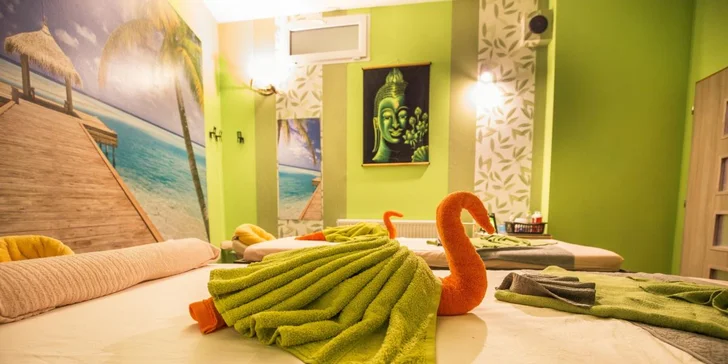 Vybírat budete ze dvou druhů masáží, případně můžete zvolit jejich mix, masáž s horkým olejem aloe vera anebo masáž čtyřruční, kdy se vám budou současně věnovat dvě masérky. 