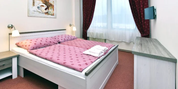 Apartmán je vybavený skromně, většinu času budete stejně venku.