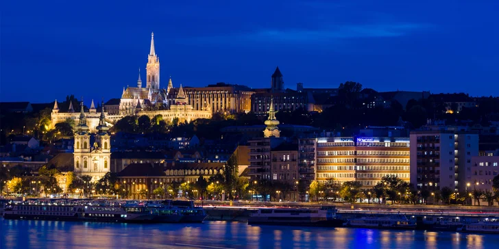 Bydlet budete v hotelu Novotel****, který se nachází naproti historické budovy budapešťského parlamentu a kousek od Budínského hradu.