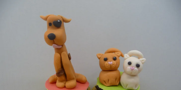 Naučí se modelovat zvířátka z cukrové hmoty a zdobit cupcaky.