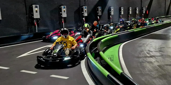 Čakajú ťa nadupané elektrické motokáry a špičková trať ako stvorená na adrenalínové preteky!