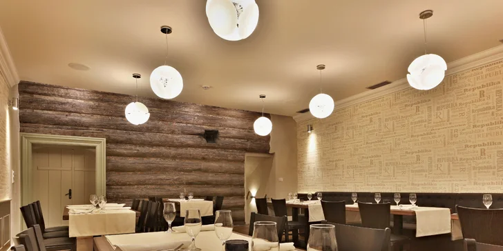 Restaurace je přímo v centru Plzně na náměstí Republiky.