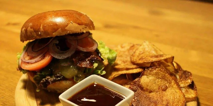 1 nebo 2 burgery dle výběru ze široké nabídky i ve vegetariánské verzi