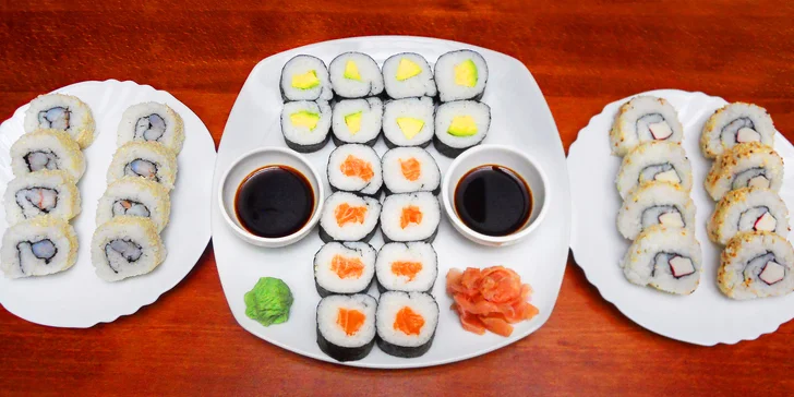 Losos, krevety, sezam a avokádo v hlavní roli: Kacumo set 32 kousků sushi s sebou