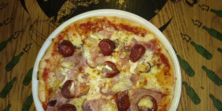 Dvě libovolné pizzy z jídelního lístku a hodina billiardu nebo karambolu