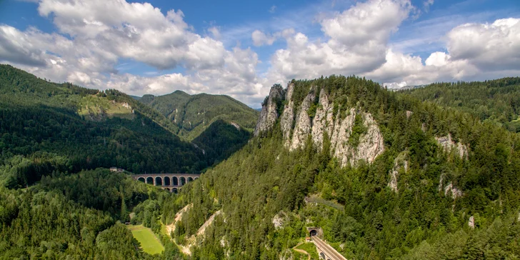 Relaxace v Rakouských Alpách kdykoli až do října: Pobyty s polopenzí a bazénem