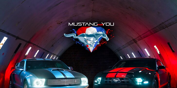 Celodenní zapůjčení upravené legendy Ford Mustang v červenočerné barvě