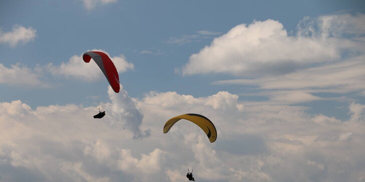 Tandem paragliding: Český ráj či Krkonoše, možnost akrobatických prvků
