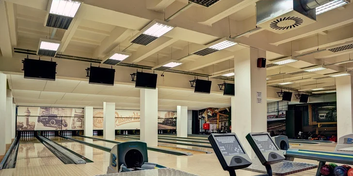 Hodina bowlingu a pečené kuřecí špalíčky