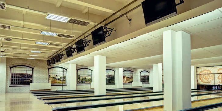 Hodina bowlingu a pečené kuřecí špalíčky