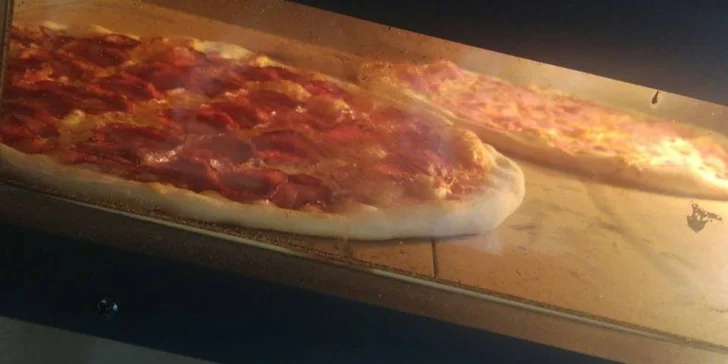 Jídlo už je na cestě: 2 křupavé pizzy po italsku či americku s možností rozvozu