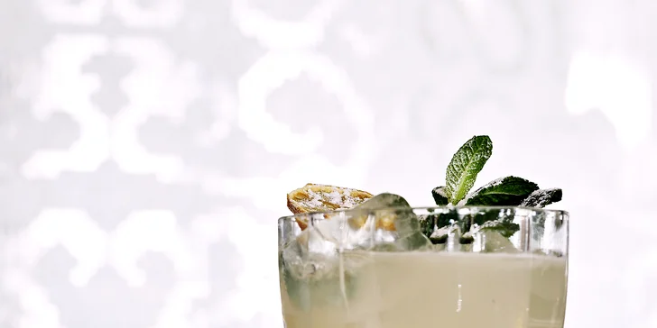 Posezení s delikatesami a výhledem na Prahu: Tapas menu a 2 drinky