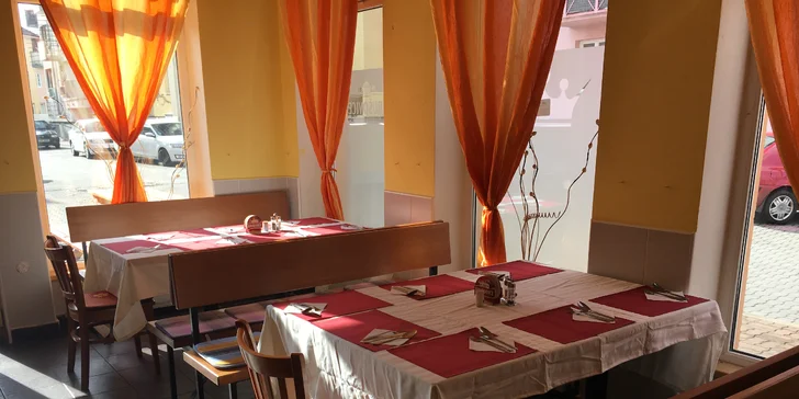 Poznejte pravou asijskou kuchyni: placka se zeleninou, kuřecí prsa v omáčce a naan