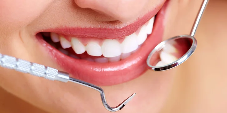Krásný úsměv se zdravými zoubky: dentální hygiena včetně leštění zubní skloviny
