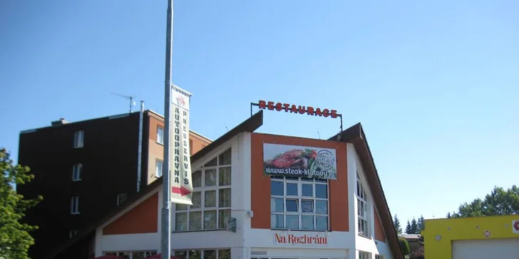 Bašta po americku: Kuřecí nebo hovězí burger, hranolky a domácí omáčky pro dva