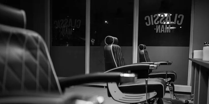 Proměna ve šviháka klasickou metodou: Péče o vousy i vlasy v barber shopu