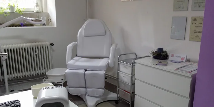 Nožky jako v bavlnce: SPA pedikúra včetně peelingu a lehké masáže